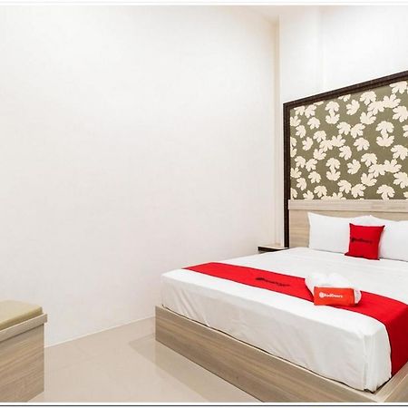 Reddoorz Plus @ Centrium Katamso ميدان المظهر الخارجي الصورة