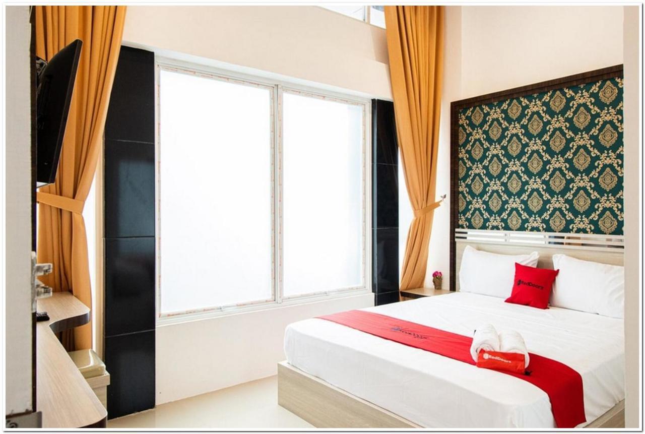 Reddoorz Plus @ Centrium Katamso ميدان المظهر الخارجي الصورة