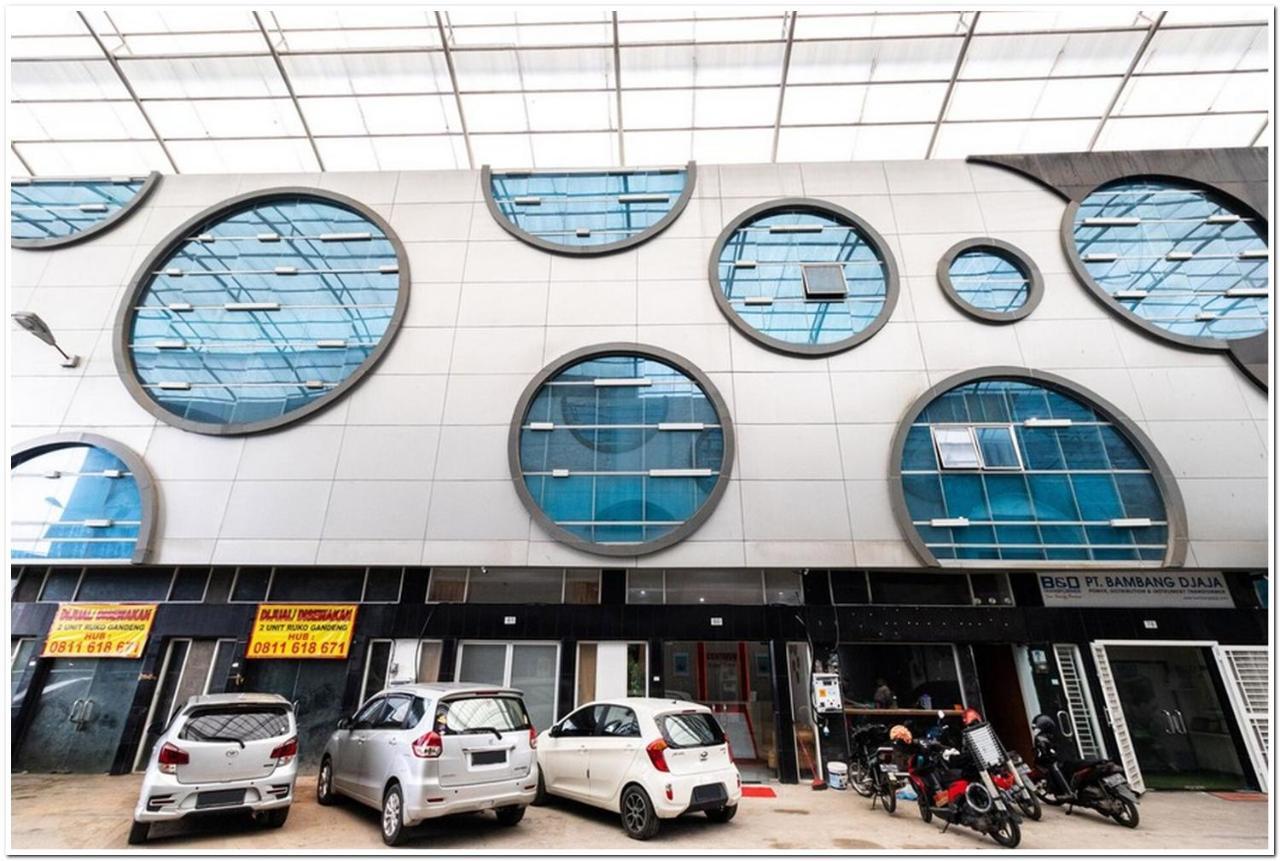Reddoorz Plus @ Centrium Katamso ميدان المظهر الخارجي الصورة