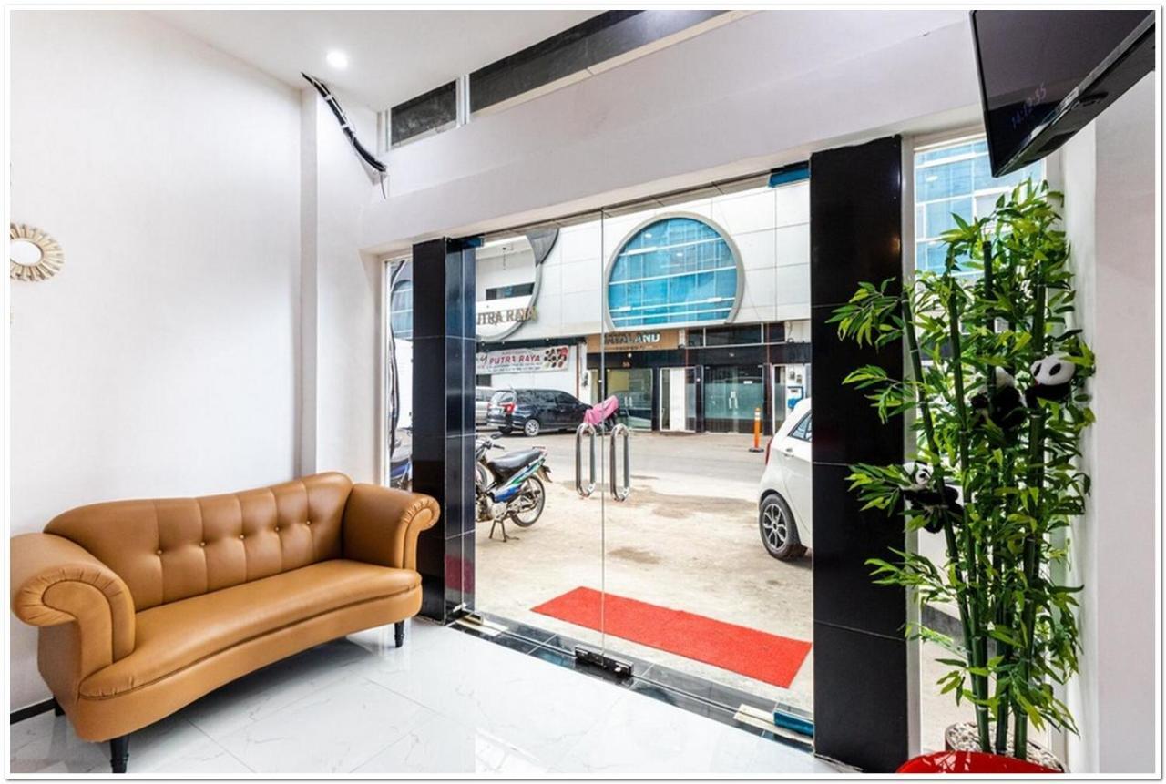 Reddoorz Plus @ Centrium Katamso ميدان المظهر الخارجي الصورة