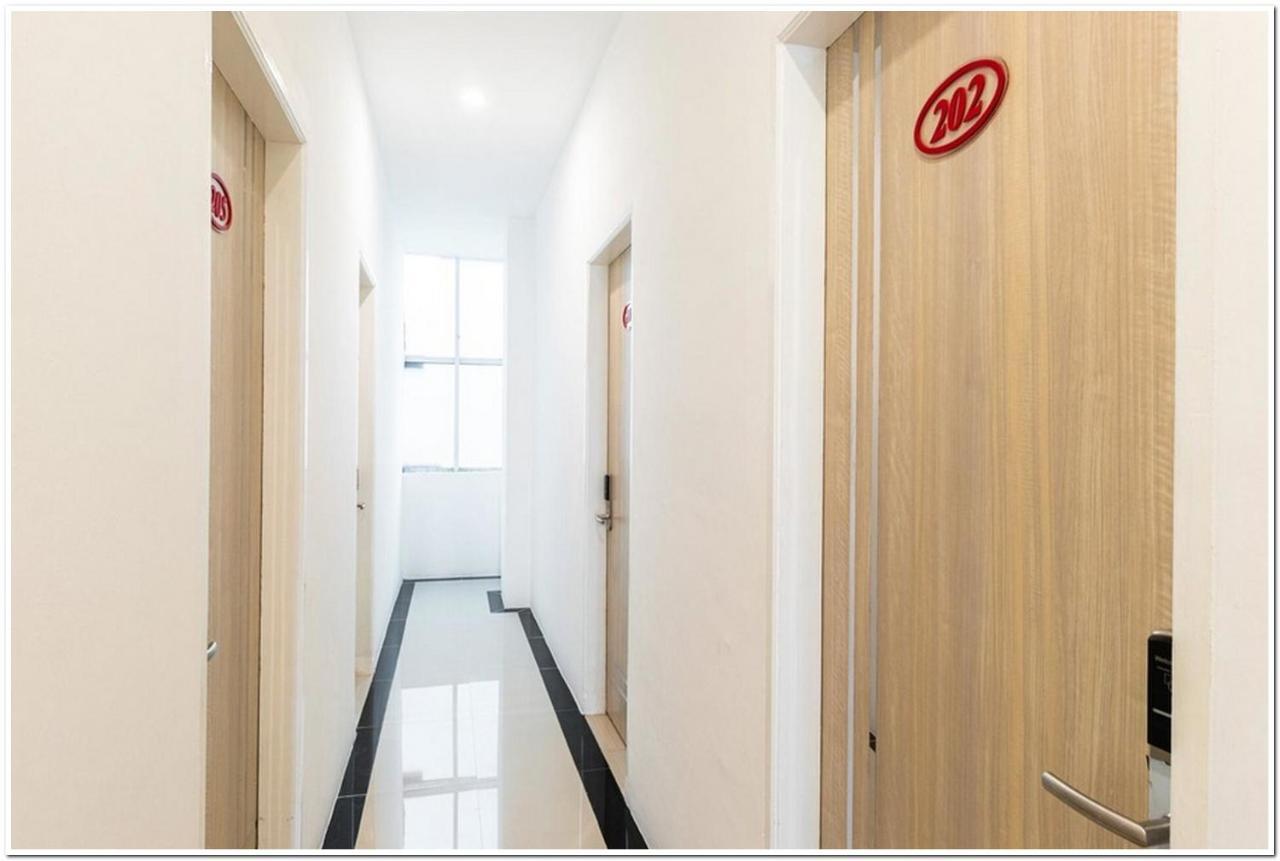 Reddoorz Plus @ Centrium Katamso ميدان المظهر الخارجي الصورة