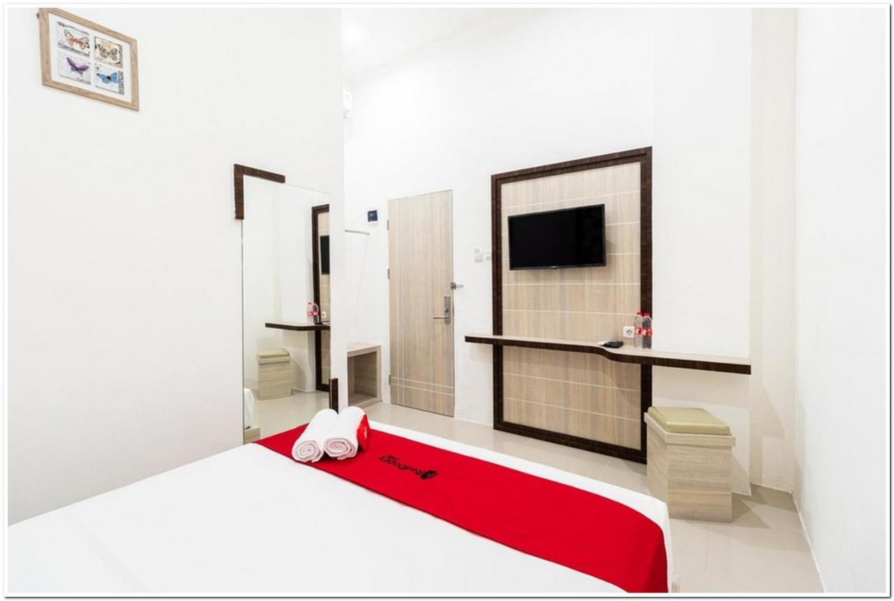 Reddoorz Plus @ Centrium Katamso ميدان المظهر الخارجي الصورة