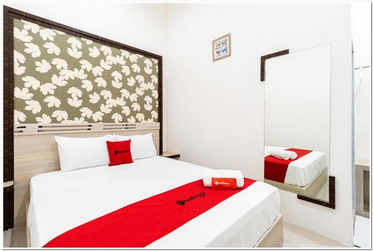 Reddoorz Plus @ Centrium Katamso ميدان المظهر الخارجي الصورة