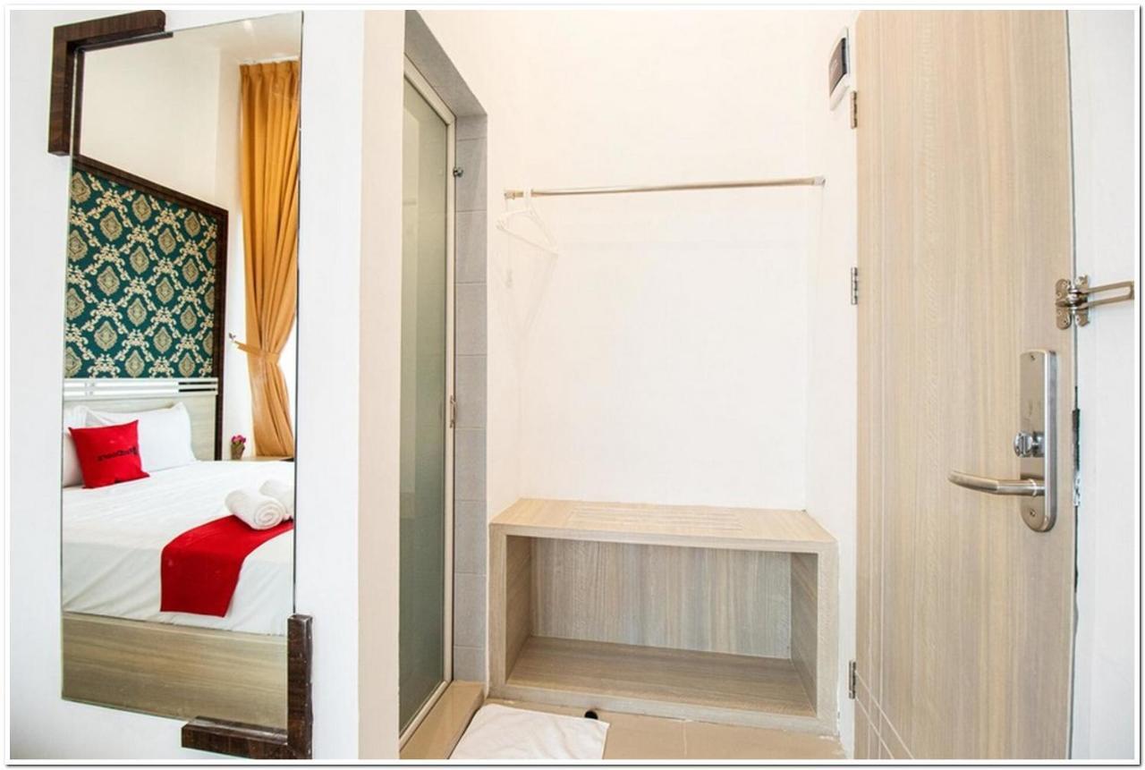 Reddoorz Plus @ Centrium Katamso ميدان المظهر الخارجي الصورة